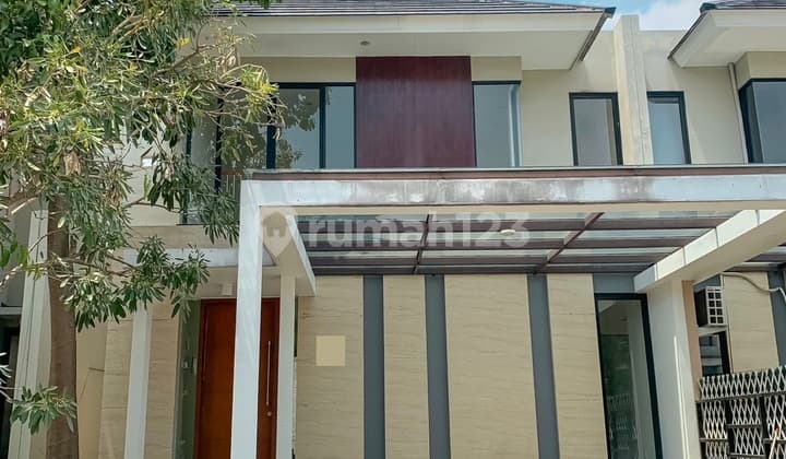 Rumah Citraland Utara Greenhill Surabaya Barat