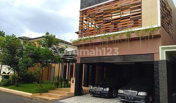rumah di cluster exclusive Menteng utama sektor 7