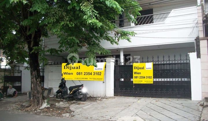 House on Raya Dukuh Kupang Barat, West Surabaya, Strategically Zero to the Main Road, 4 Floors, can be used for residence/office.
