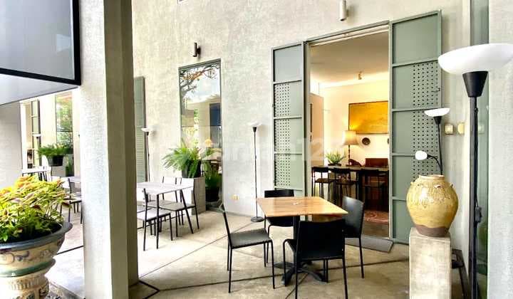 TWO-STORY HOUSE, IDEAL FOR A CAFE / OFFICE, LOCATION IS VERY STRATEGIC & PREMIUM.