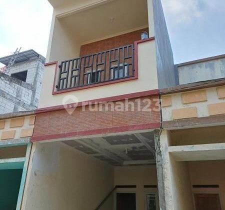 Rumah Pulomas 2 Lantai Strategis Murah Dibawah 1M