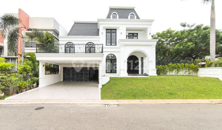 Rumah dengan Kolam Renang, Hoek di Kebayoran Residence Bintaro Jaya