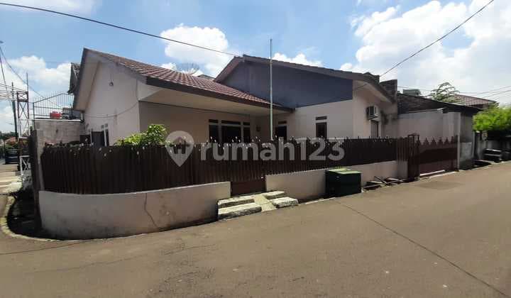 Rumah Hook Depan Fasum Taman Dalam Komplek di Rawamangun
