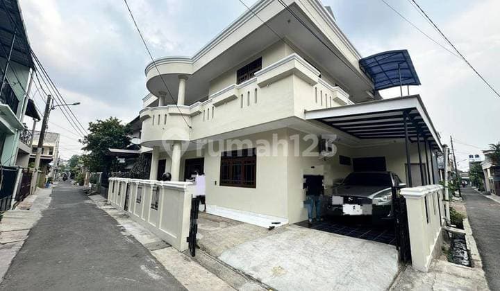 Hook House Ready to Occupied in DKI Pondok Kelapa Complex