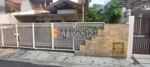 RUMAH 2.5 Lantai siap huni lingkungan nyaman di Grogol Jakarta Barat