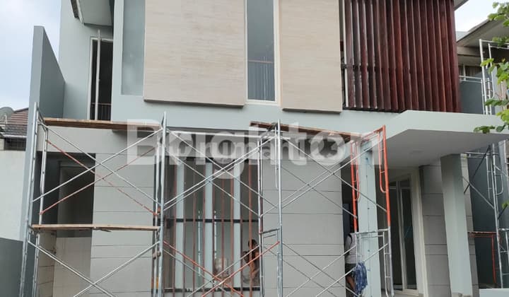 Rumah Minimalis Baru Graha Family Dekat Citraland dan Pakuwon