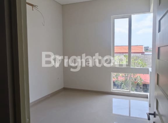 NEW 2-STORY HOUSE, CENTRALLY LOCATED IN THE EASTERN URBAN AREA, 4-CAR ROW STREET. NEW 2-STORY HOUSE, CENTRALLY LOCATED IN THE EASTERN URBAN AREA, 4-CAR ROW STREET.