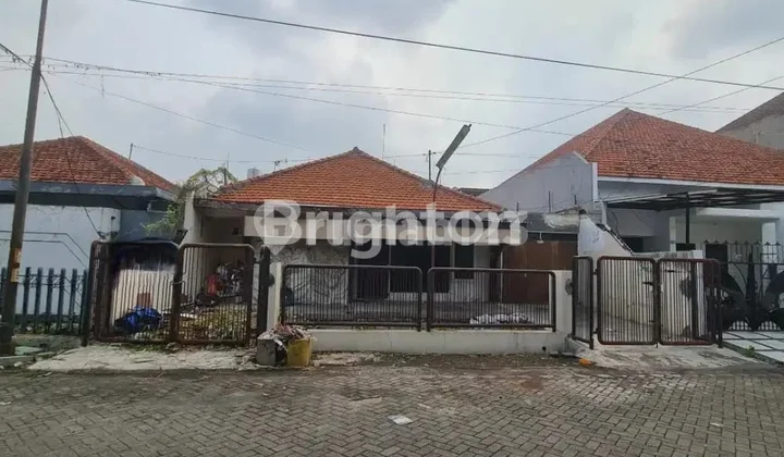 Rumah Hitung Tanah Manyar Row Lebar Strategis dekat Pusat Kota Rumah Hitung Tanah Manyar Row Lebar Strategis dekat Pusat Kota
