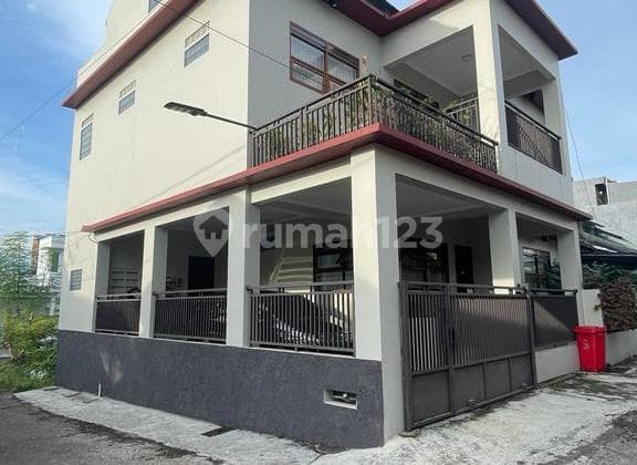 Dijual RUMAH Cantik Dua Setengah Lantai Di PERUM PESONA INTAN GARUT