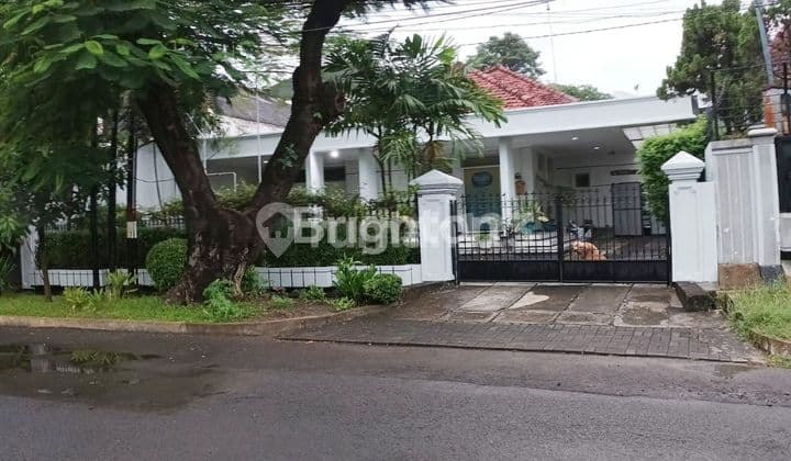 RUMAH PUSAT KOTA SURABAYA DEKAT RAYA DARMO