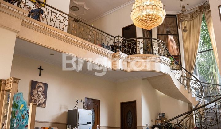 RUMAH MEWAH SIAP HUNI