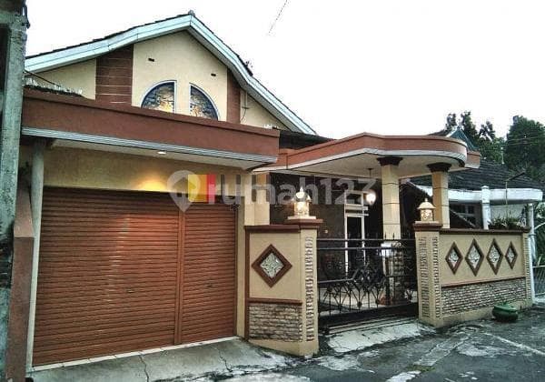 Dijual rumah berserta sebagian perabotannya di Perum Lembah Hijau