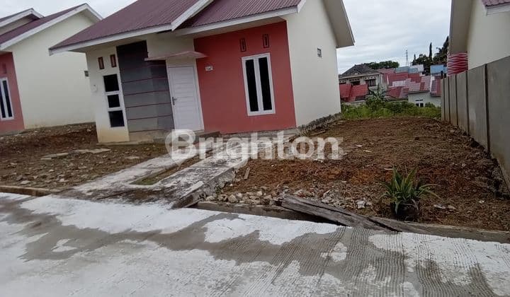 DI RUMAH BARU SIAP HUNI, RUMAH TUNGGAL & FREE SEMUA BIAYA - BIAYA NYA