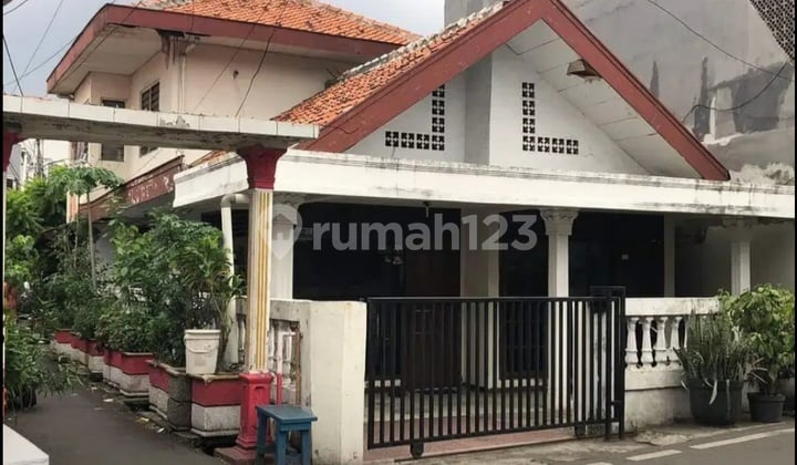 Dijual Rumah Fassad Lebar di Cempaka Putih Timur