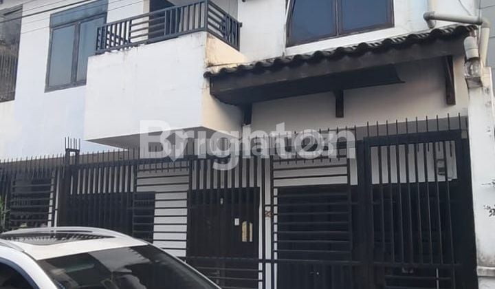 RUMAH 2,5 TINGKAT CEMPAKA MEDAN MAIMUN