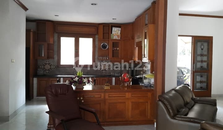 Rumah Nyaman di Permata Hijau