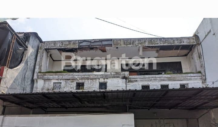 RUMAH 3 LANTAI STRATEGIS TENGAH KOTA COCOK BUAT USAHA DI KOTA JEMBER JAWA TIMUR