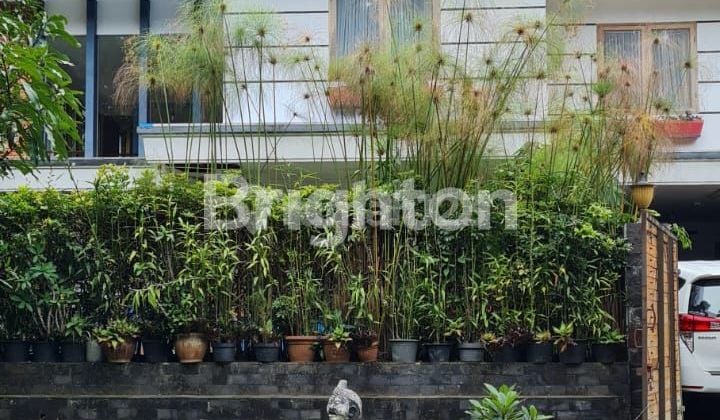 Rumah Mewah 2 Lantai Siap Huni Di Komplek Villa Triniti Setiabudi Bandung Di Sersan Bajuri, Parongpong Rumah