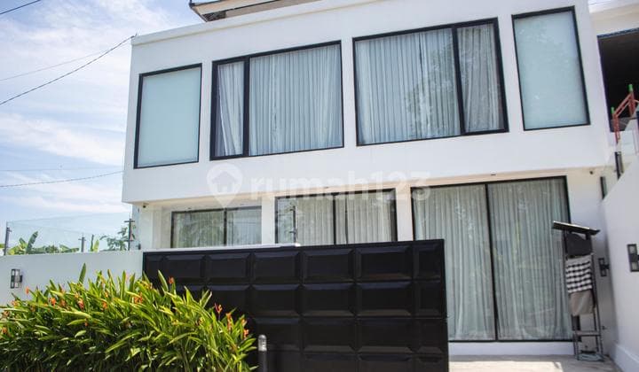 Leasehold - Tranquil Oasis in Canggu Modern 2 Bedroom Villa with Serene Living Spaces