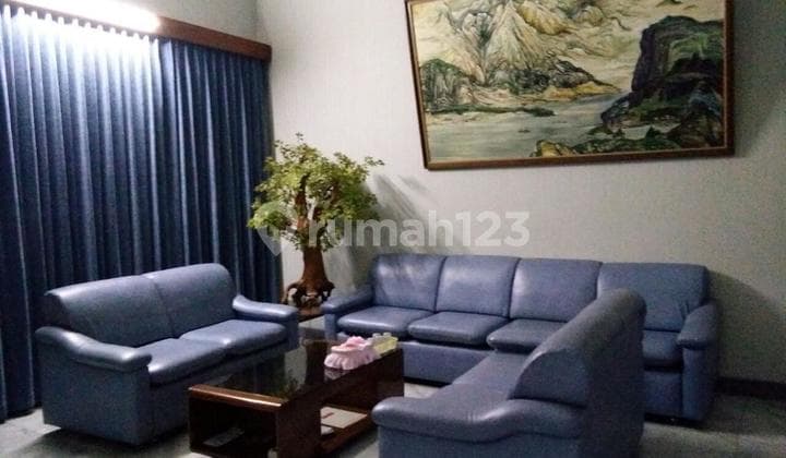 RUMAH MEWAH TEMPAT STRATEGIS SAMPING PVJ MALL