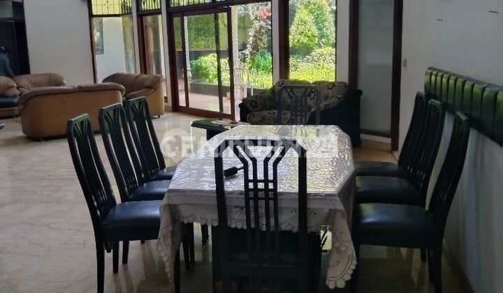 Rumah Nyaman Taman Luas Di Perumahan Elite Taman Sakura