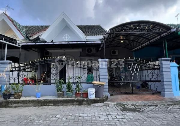 Dijual Rumah Dalam Komplek Cemara Hijau
