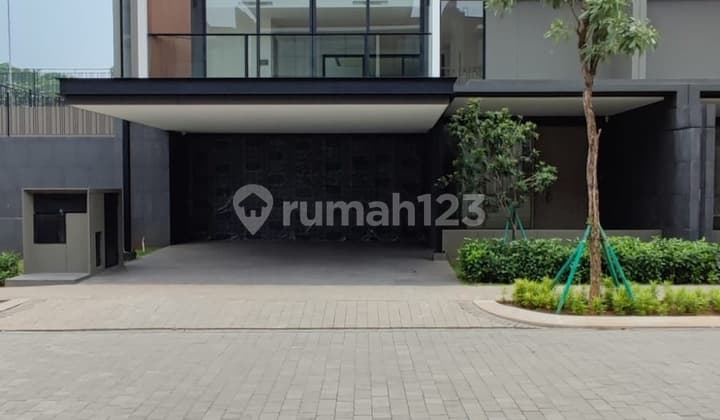 Flash Sale. Spacious Luxury House at Nava Park Laurel, BSD.