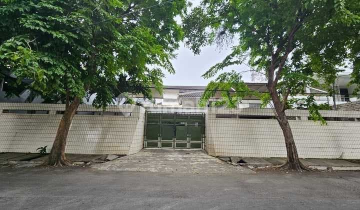 FOR SALE EMBONG CERME BUSINESS HOUSE SURABAYA