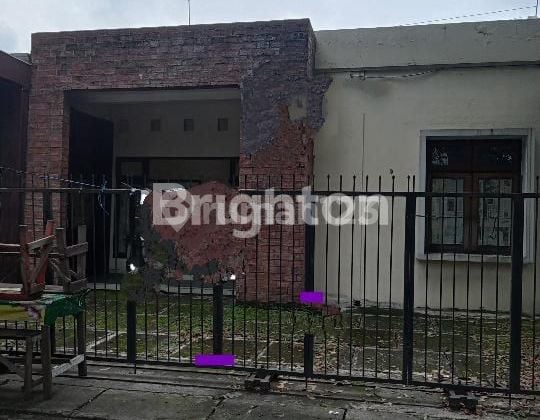 House in West Semarang is suitable for both residence and business. House in West Semarang is suitable for both residence and business.