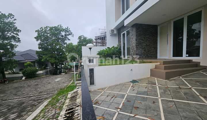 Rumah Baru 2 Lantai View Cantik di Candi Golf ,semarang