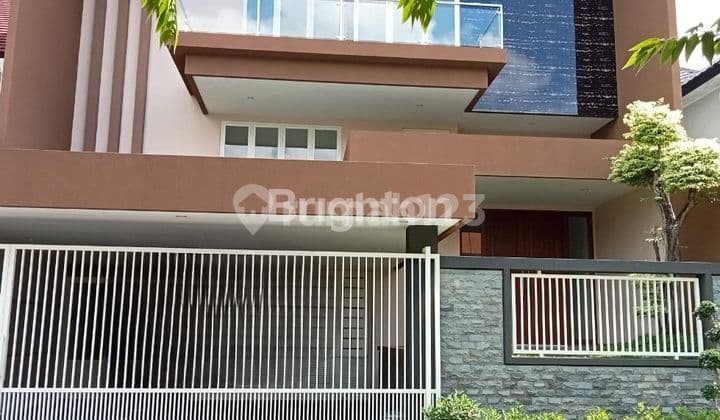 Rumah di Raya Greenwood Golf Malang