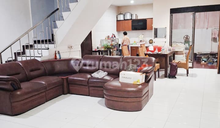 Nice House In the center of Semarang city, South Stadium Street