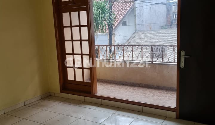 Rumah 2 Lantai Lokasi Strategis Dekat Mall Di Grogol S7380