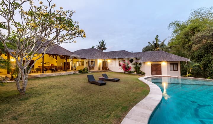 House , very amazing, captivating, and unique in the Nyanyi area