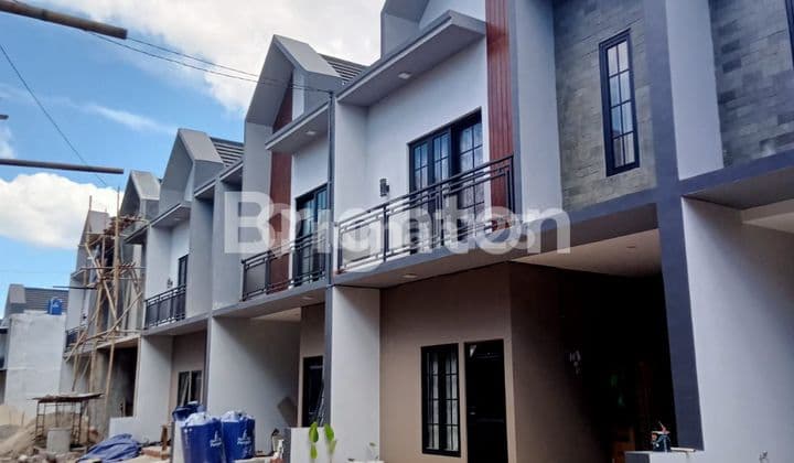 HUNIAN 2 LANTAI ROYAL