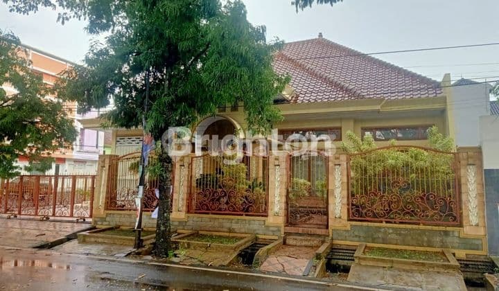 Rumah mewah di jl. Raya Danau Kerinci Malang