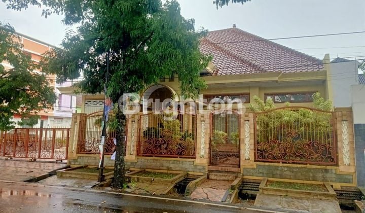 Rumah mewah di jl. Raya Danau Kerinci Malang