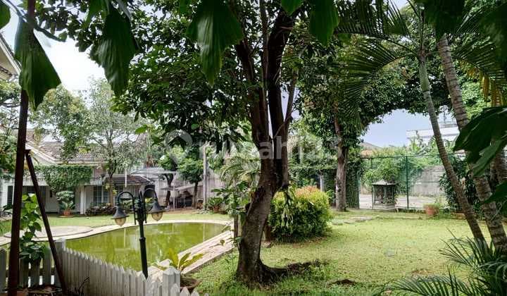 Rumah Klasik Luas & Terawat di Sektor 1 Bintaro Jaya. Posisi Huk, dg fasilitas K Renang & Lap Tenis dan Hadap Taman.