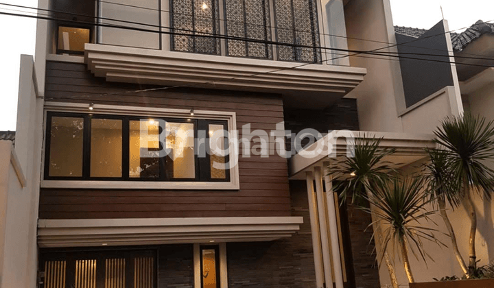 Rumah Baru Minimalis Split Level di Araya Dkt Manyar Pakuwon City