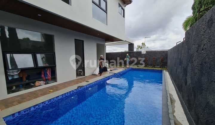 Rumah Super Lux di Setiabudi Regency