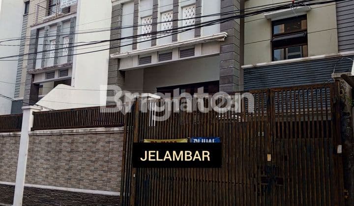 KAV POLRI JELAMBAR RUMAH SIAP HUNI 3 LANTAI