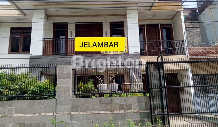 RUMAH JELAMBAR SIAP HUNI 2,5LANTAI LOKASI STRATEGIS Dalam komplek perumahan JAKARTA BARAT