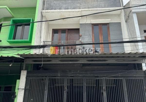 Rumah 3 Lantai Bagus dan Terawat di Tomang Jakarta Barat