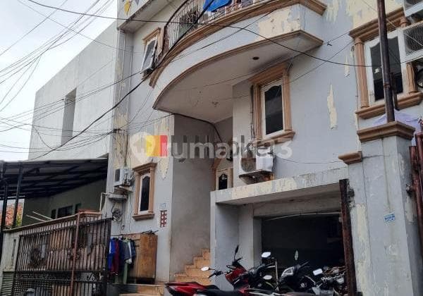 Rumah Kost Aktif 33 Kamar Lokasi Strategis di Grogol Jakarta Barat