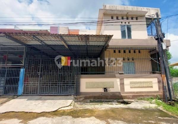 Rumah Hook 2 Lantai Di Perumahan Jodoh Permai