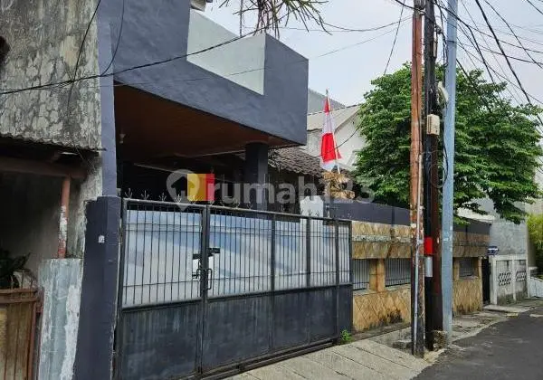 For Sale Strategic House in Pulo Asem East Jakarta Comfortable and Safe Location