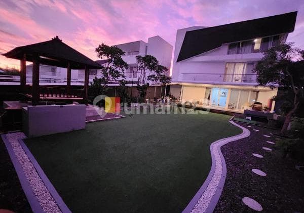 Dijual Rumah Modern Mewah View Danau di Sawangan Depok