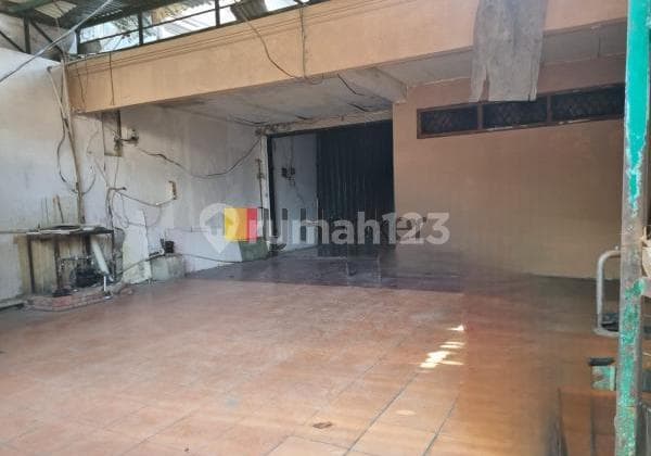 Bangunan Tua Cocok Untuk Usaha/Showroom/Toko Lokasi Di Area Komersil Di Grogol Jakarta Barat