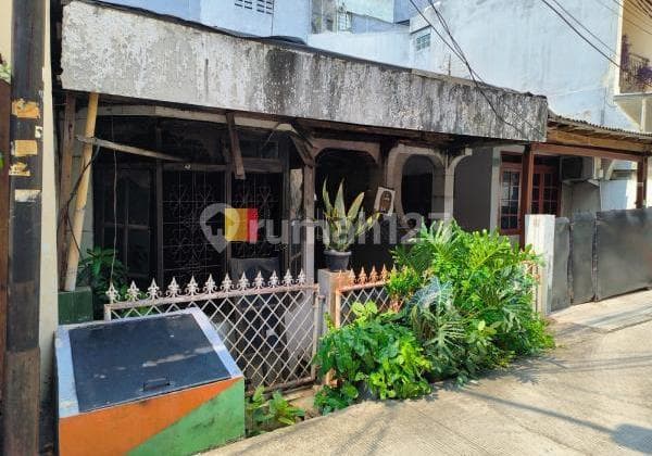 Rumah Tua Hitung Tanah di BCS Kelapa Gading Jakarta Utara