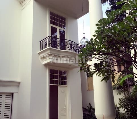 Rumah mewah dgn swimming pool di Kemang